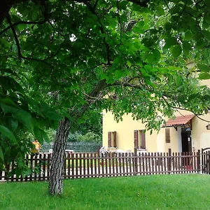 https://a-casa-vittoria.emilia-romagnahotels.net